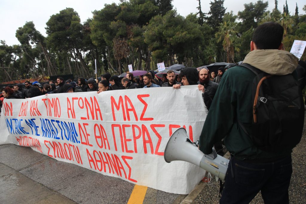 Αν αποσυρθεί το νομοσχέδιο για τα ιδιωτικά πανεπιστήμια θα λυθούν οι διαμαρτυρίες, λέει ο Ζαχαριάδης