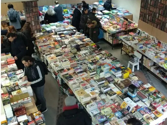 Το 27ο Παζάρι Βιβλίου στην Πλατεία Κλαυθμώνος - Βιβλία από 1 ευρώ