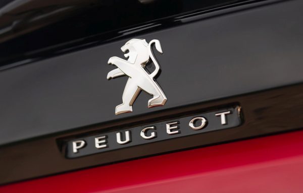 ChatGPT: Συμφωνία και με την Peugeot για ψηφιακό βοηθό σε όλα τα μοντέλα