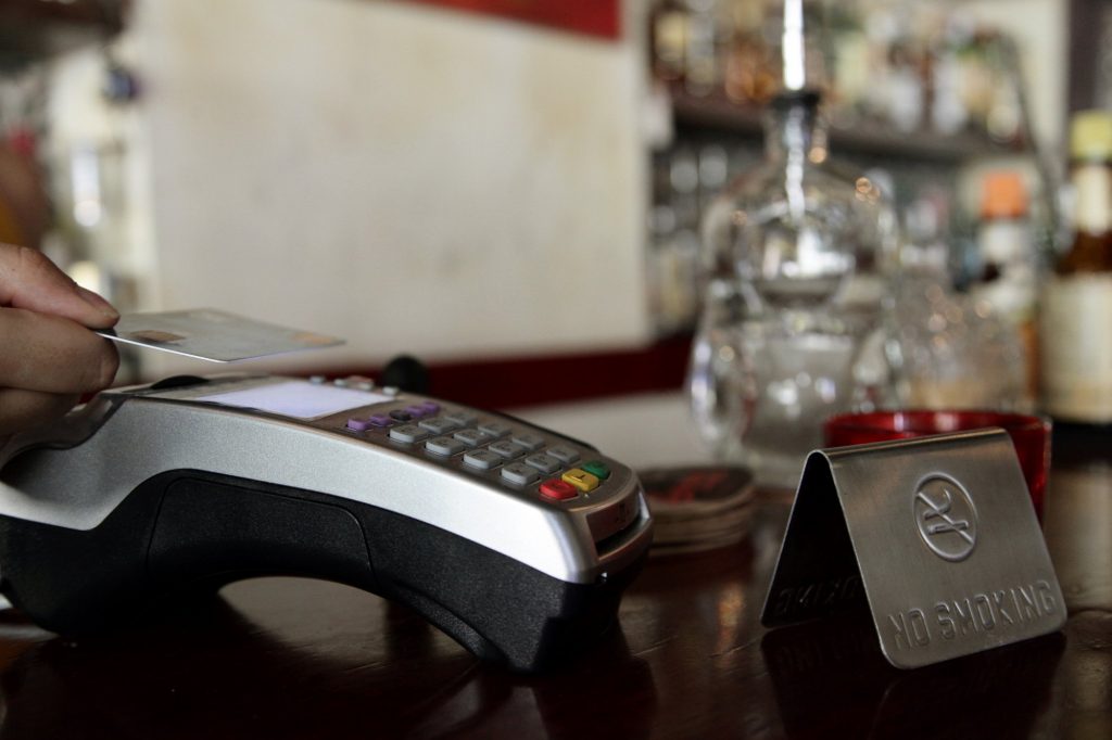 Οι νέες ημερομηνίες διασύνδεσης των POS με την ΑΑΔΕ