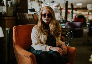 Ο τελευταίος κανόνας της μόδας: Aγοράστε vintage και μόνο πέντε νέα items τον χρόνο