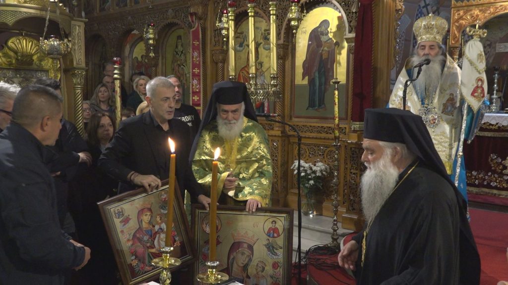 Τιμητική βράβευση στον Δήμαρχο Πειραιά Γιάννη Μώραλη από τον Σεβασμιώτατο Μητροπολίτη Πειραιώς Σεραφείμ