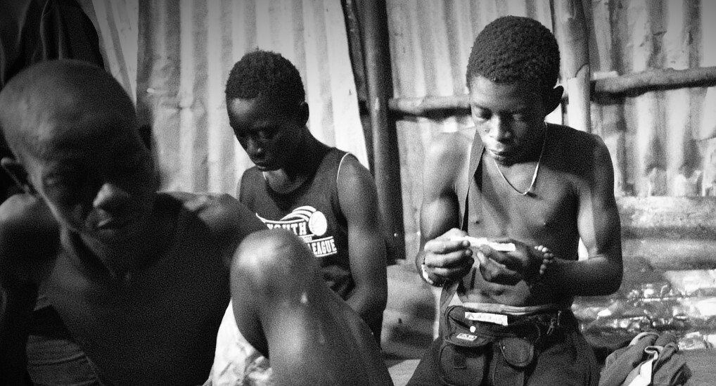 Σιέρα Λεόνε: Το ναρκωτικό με ανθρώπινα κόκκαλα που μετατρέπει τους νέους σε «ζόμπι»