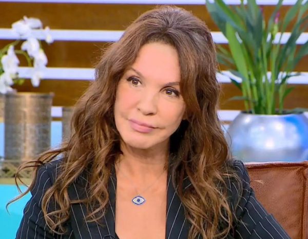 Βάνα Μπάρμπα: «Η μητέρα μου έχει άνοια, έχω χάσει την αδελφή μου και πρέπει να είμαι τώρα εκεί»