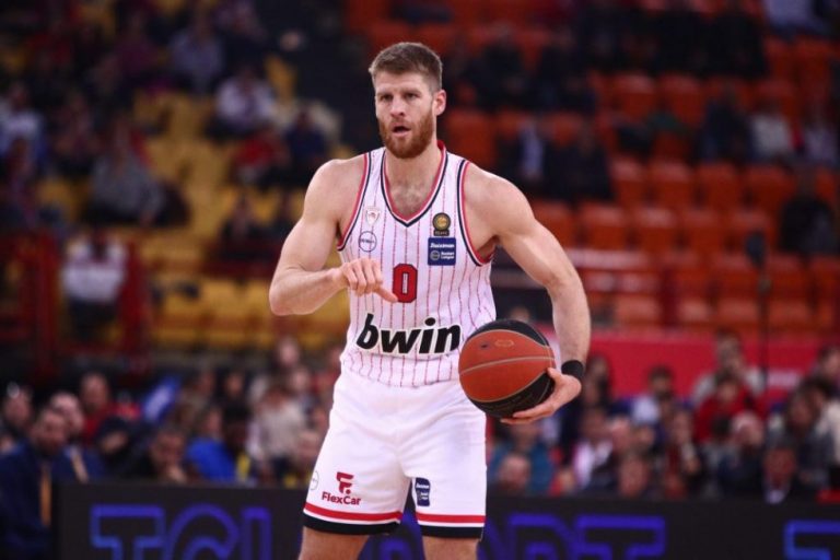 Τι και αν έφυγε ο Πάπας; Η ρουτίνα του Γουόκαπ πριν τα ματς παραμένει η ίδια (vid)