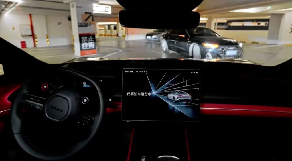 Δείτε το νέο ηλεκτρικό αυτοκίνητο της Xiaomi να παρκάρει μόνο του