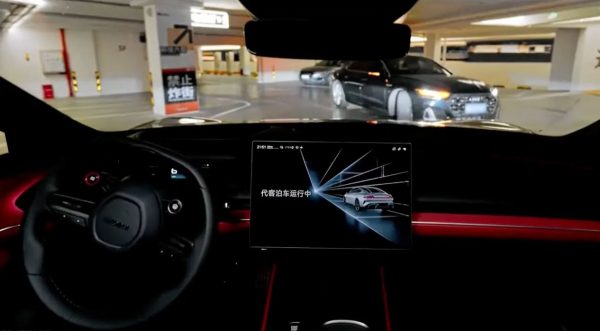 Δείτε το νέο ηλεκτρικό αυτοκίνητο της Xiaomi να παρκάρει μόνο του