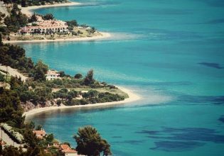 Χαλκιδική: Σε ξένους τα κλειδιά 1 στα 2 ακίνητα – Ποιοι πληρώνουν όσο-όσο, ποιοι κυνηγούν τις ευκαιρίες