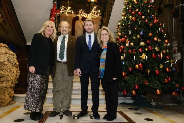 Ξενάγηση Ανδρουλάκη στο Ζάππειο Παρθεναγωγείο στην Κωνσταντινούπολη