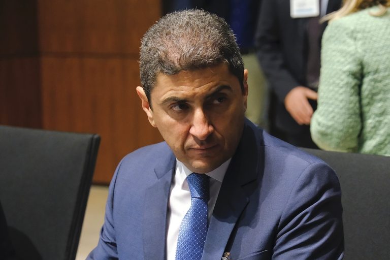 Νέα πρόσκληση Αυγενάκη στους αγρότες: Είμαστε στην ίδια πλευρά της όχθης 