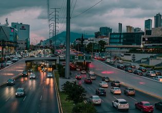 ΗΠΑ: Σταμάτησε να τον βοηθήσει, της έκλεψε το αυτοκίνητο και σκοτώθηκε λίγη ώρα αργότερα