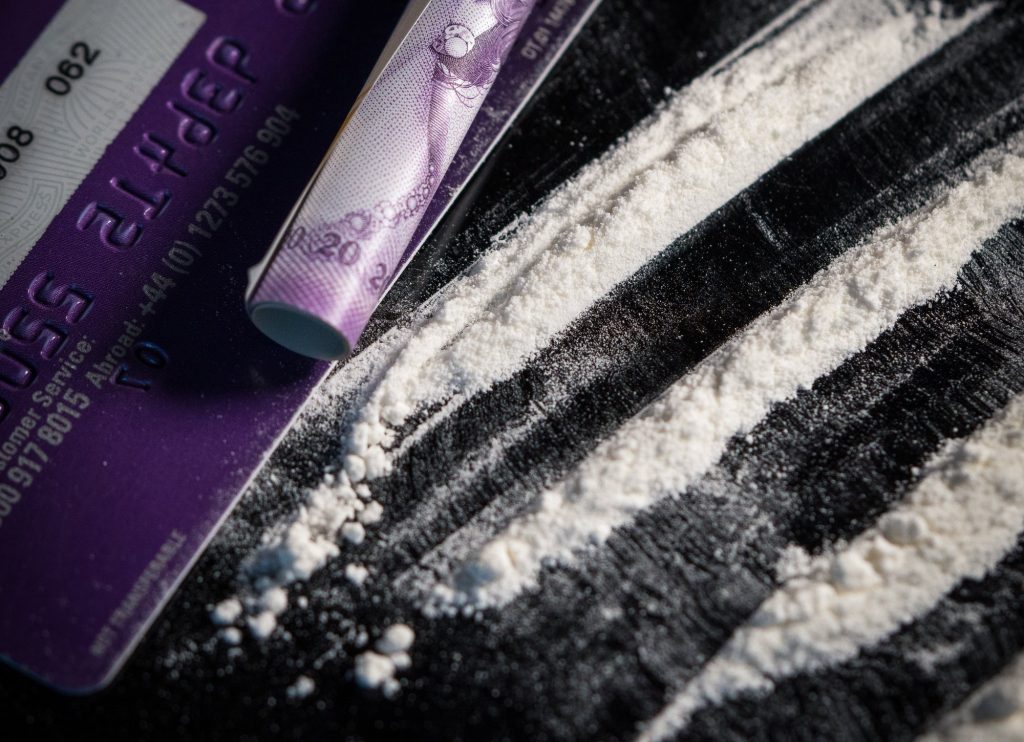 Κοκαΐνη: Κατά 50% μειώθηκε η τιμή της – Συλλήψεις και κατασχέσεις σε όλη την Ευρώπη