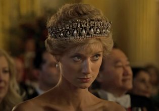 Σε δημοπρασία ρούχα και αντικείμενα της σειράς «The Crown»