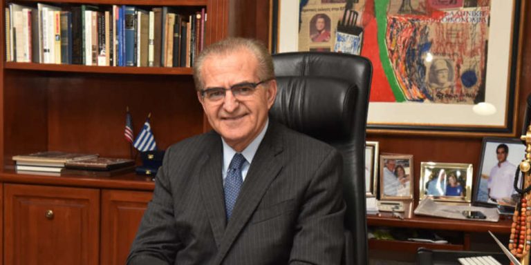 Διαψεύδει ο εκδότης του «Εθνικού Κήρυκα» τα περί πρότασης υπουργοποίησης Μητσοτάκη στον Κασσελάκη