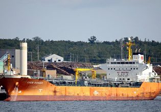 Χούθι: Επιτέθηκαν σε πλοίο που διαχειρίζεται ελληνική ναυτιλιακή – Τρίτο χτύπημα σε τρεις ημέρες