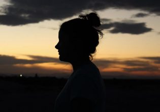 «Η ζωή μου θα είναι σύντομη»: 10 ετοιμοθάνατοι εξηγούν τι πραγματικά έχει σημασία