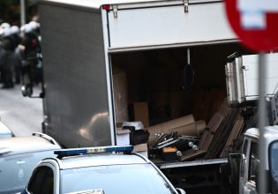 Ένταση στου Ζωγράφου: Νέα προσπάθεια βίαιης έξωσης της Ιωάννας Κολοβού – Συνέλαβαν τη δημοσιογράφο