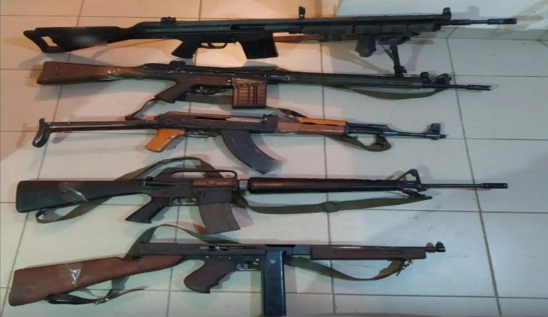 Φλώρινα: Βαρύ οπλοστάσιο διατηρούσαν ο 54χρονος και η 57χρονη [φωτογραφίες]