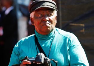 Πέθανε ο φωτογράφος Peter Magubane – Απαθανάτισε το απαρτχάιντ για 40 χρόνια