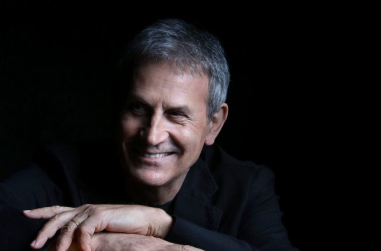 Γιώργος Νταλάρας κατά δημοσιογράφων: «Γελοίο αυτό που κάνετε, στερείται αρχών»