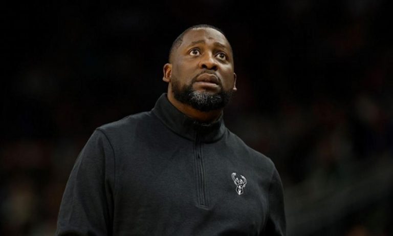 Ψάχνουν προπονητή οι Μπακς: Τέλος ο Έιντριαν Γκρίφιν