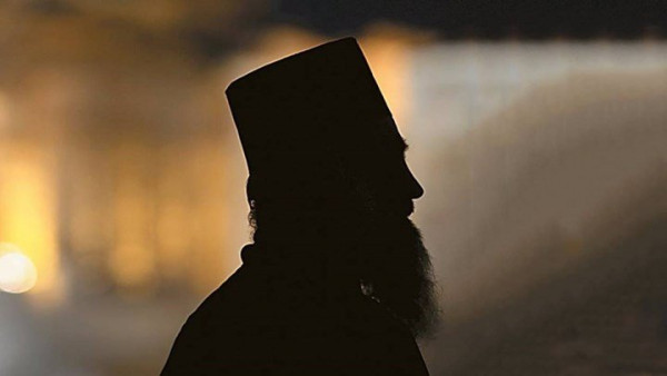Ρωσία: Απαγόρευσαν σε ιερέα να λειτουργεί επειδή τάχθηκε κατά του πολέμου