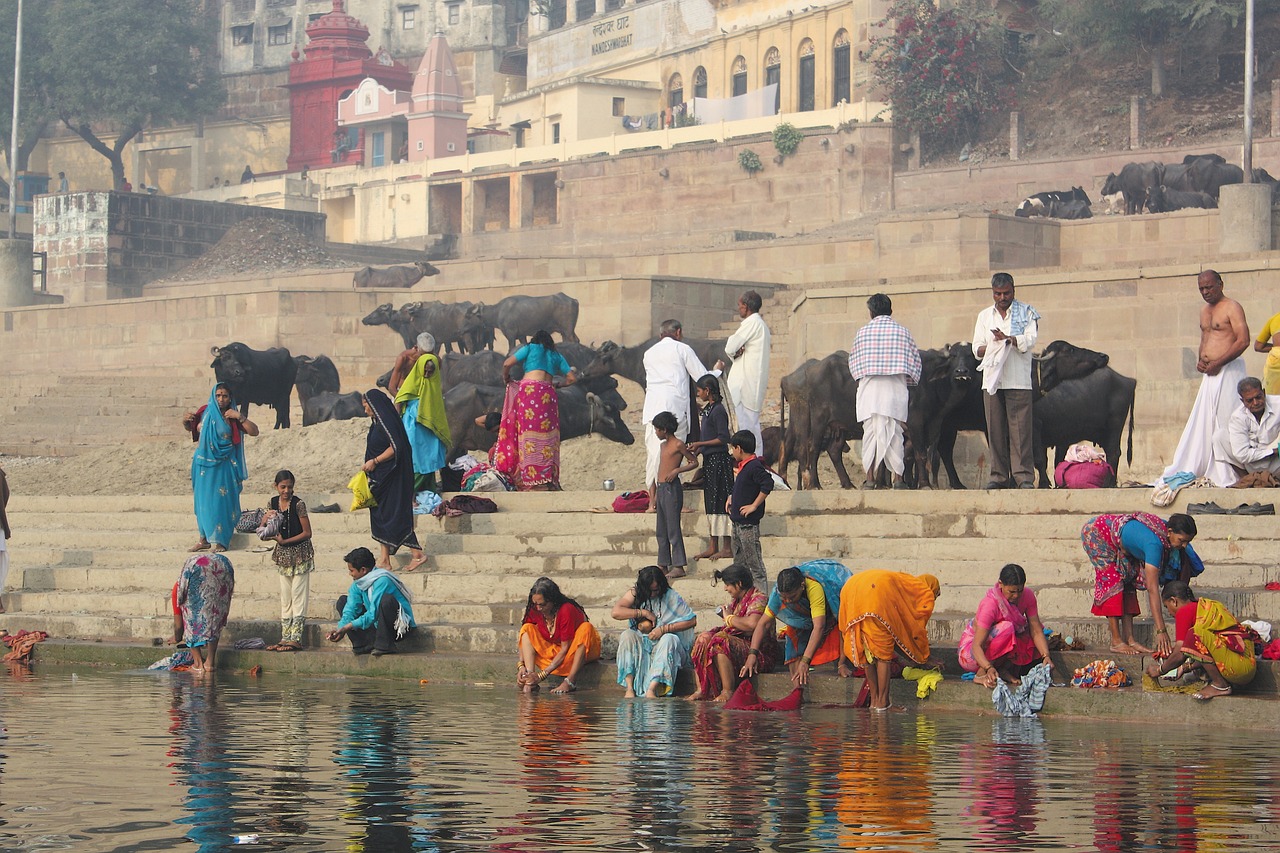 Ινδία: Γονείς βύθισαν το παιδί τους στα «ιερά νερά» ποταμού για να το θεραπεύσουν από τον καρκίνο και τελικά πνίγηκε