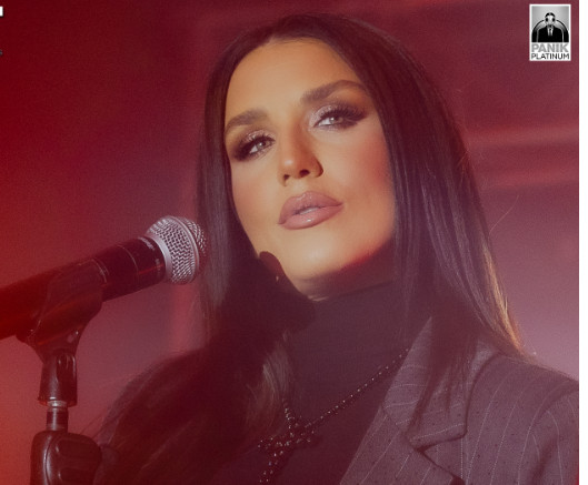 Ιουλία Καλλιμάνη: Το νέο της τραγούδι με τίτλο «Έφυγε;» έγινε σε 2 ώρες top trend στο YouTube