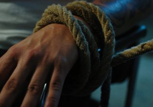 Αρπαγή βγαλμένη από ταινία – Ακινητοποίησαν προγραμματιστή και απέσπασαν αρχεία της εταιρείας του