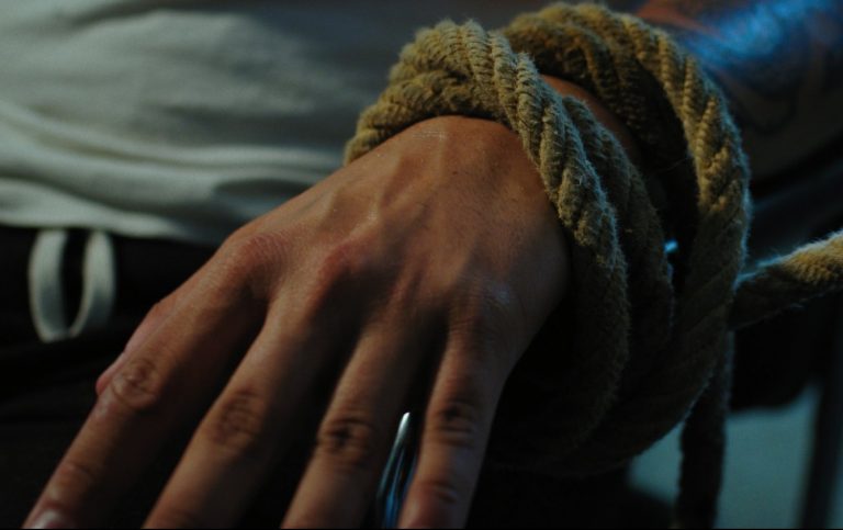 Ανάβυσσος: Περίεργη υπόθεση ληστείας με θύμα προγραμματιστή