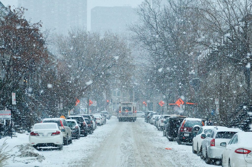 Χιονόπτωση: Οδηγοί εγκλωβίστηκαν στον δρόμο Θεσσαλονίκης – Σερρών