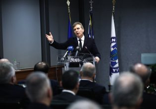 Χρυσοχοΐδης: Στους νεκρούς προσκυνάμε και δεν ξεχνάμε, η αστυνομία όμως δεν εκδικείται