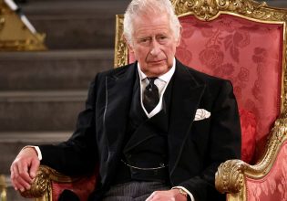 Στα βήματα της βασίλισσας Μαργαρίτας ο Κάρολος – Θα παραιτηθεί για χάρη του Ουίλιαμς;