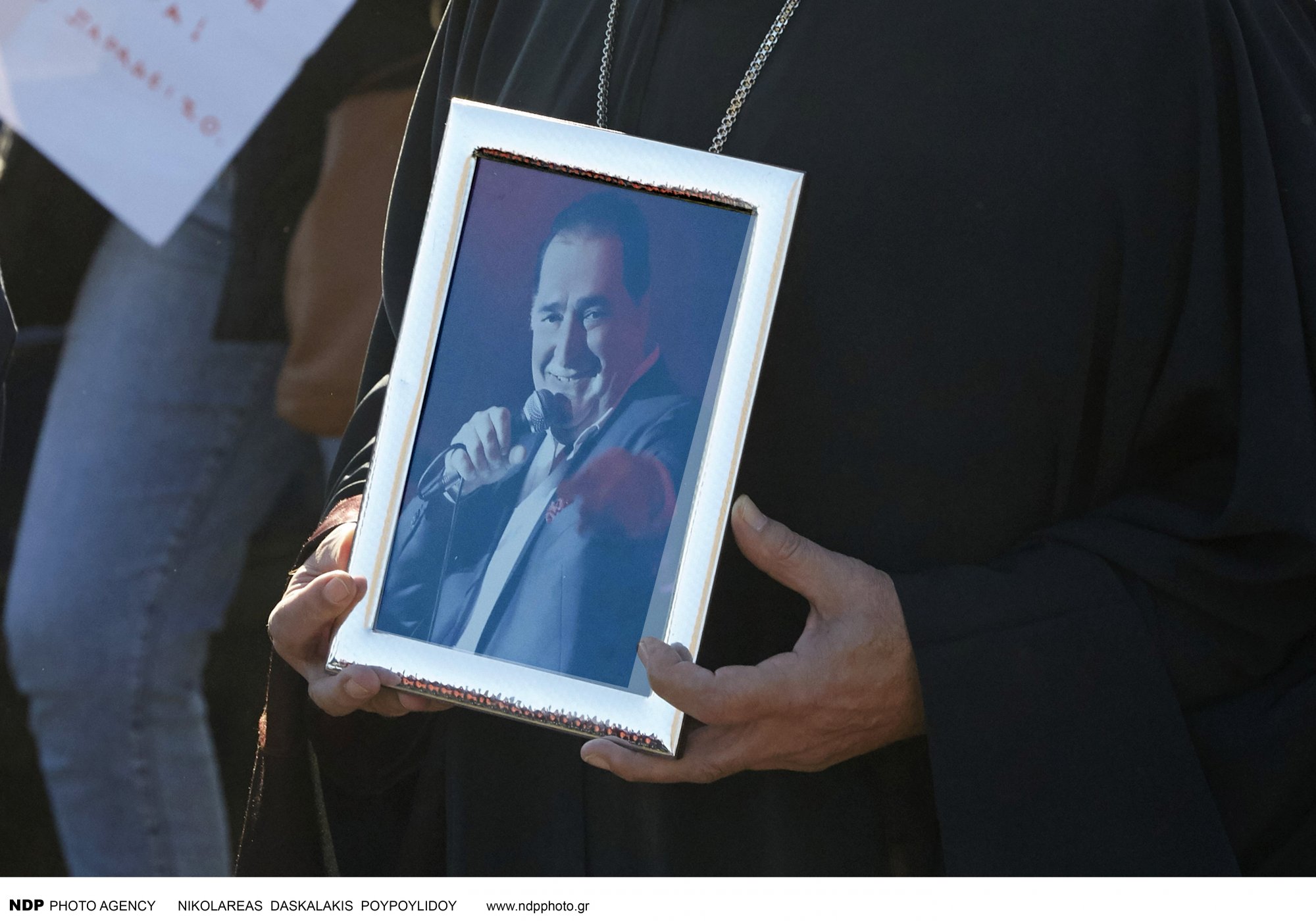 Βασίλης Καρράς: Τελέστηκε το 40ημερο μνημόσυνό του στο Κοκκινοχώρι