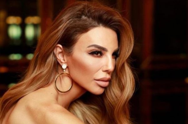 «Λύγισε» η Κέλλυ Κελεκίδου για τον Βασίλη Καρρά – «Ήταν ο δεύτερος πατέρας μου»