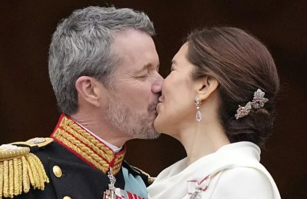 Δανία: Ο βασιλιάς Φρέντερικ βάζει τέλος στα σενάρια για την κρίση στον γάμο του
