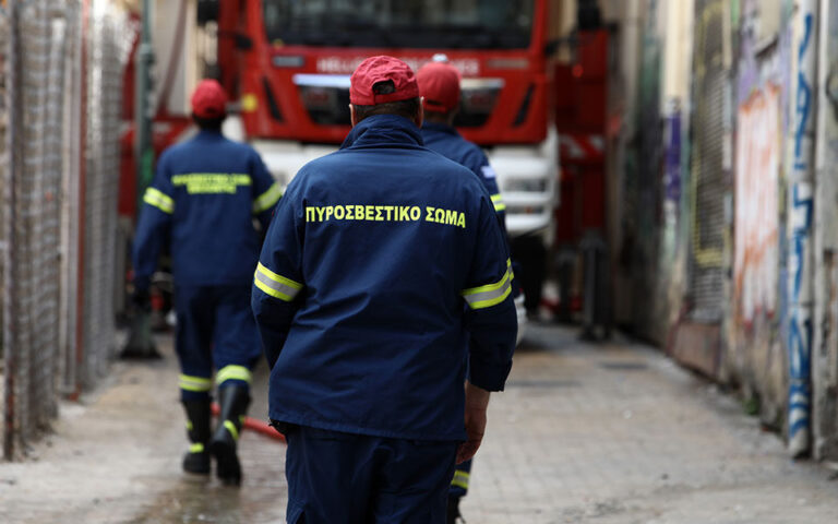 Φωτιά σε διαμέρισμα στον Νέο Κόσμο – Ανασύρθηκε ηλικιωμένος χωρίς τις αισθήσεις του