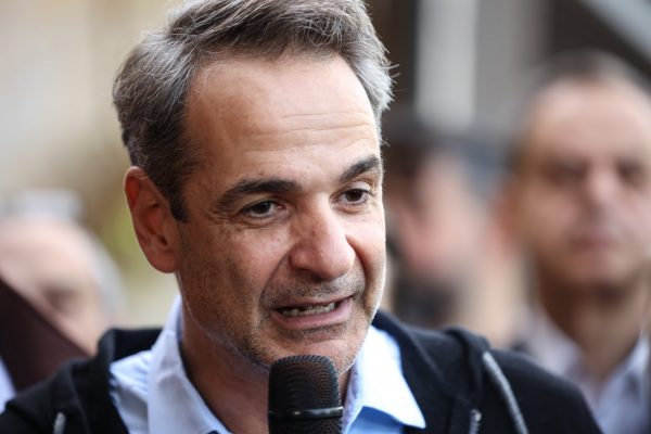 Πανηγυρισμοί Μητσοτάκη για τις αυξήσεις «ψίχουλα» στο επίδομα γέννησης