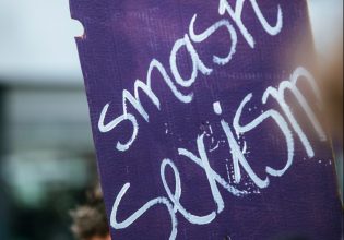 Ο αγώνας κατά του σεξισμού στην Ευρώπη σε κίνδυνο – Η ακμάζουσα αρρενωπότητα και ο μισογυνισμός