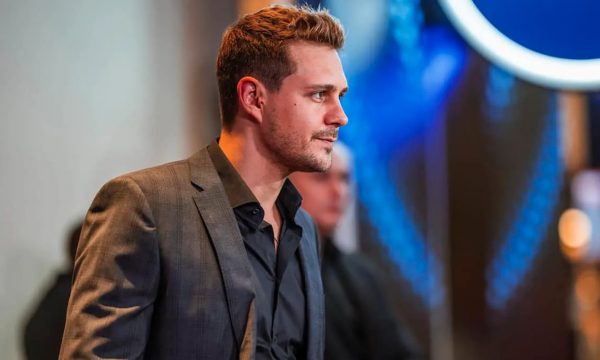 Ουκρανία: Επικρίνει τη συμμετοχή του σέρβου ηθοποιού Μίλος Μπίκοβιτς σε βραβευμένη σειρά του ΗΒΟ