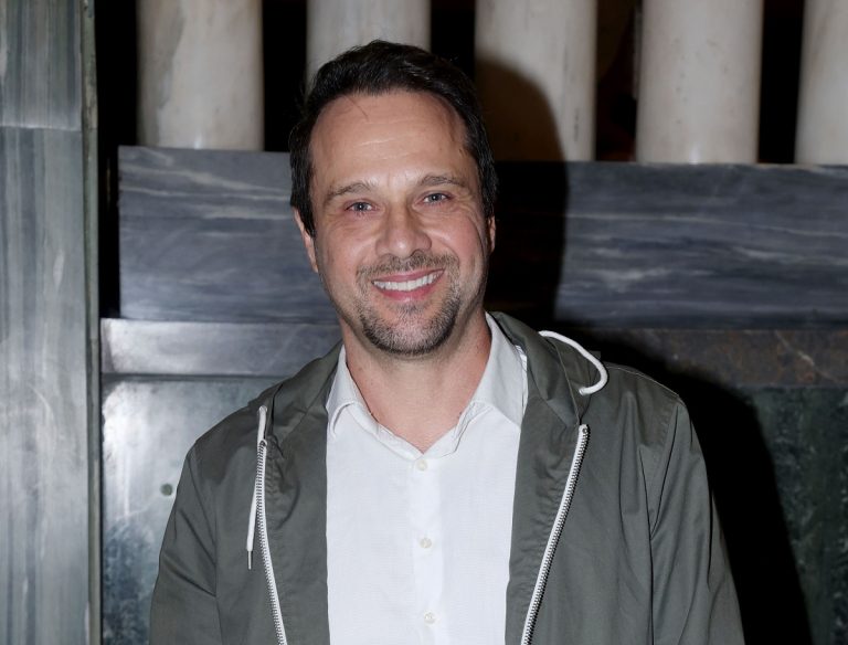 Ο Μέμος Μπεγνής μίλησε για το πρώτο gay φιλί στην κυπριακή τηλεόραση