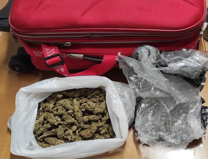 Τρίκαλα: Διακινούσαν ναρκωτικά με ασυνόδευτες βαλίτσες μέσω ΚΤΕΛ