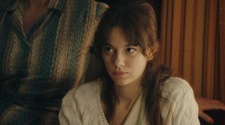 Η Αθηνά Ροδίτου δίνει spoiler για το «Ναυάγιο» – «Θα υπάρξει επανασύνδεση»