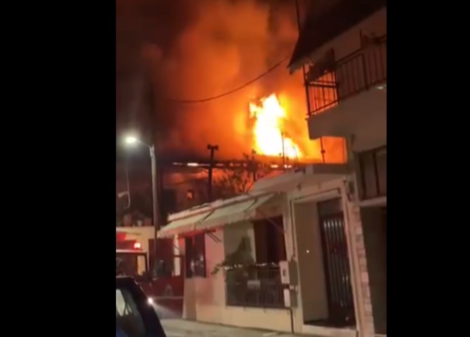 Λάρισα: Μεγάλη φωτιά σε διαμέρισμα στη Νεάπολη – Συναγερμός στην Πυροσβεστική