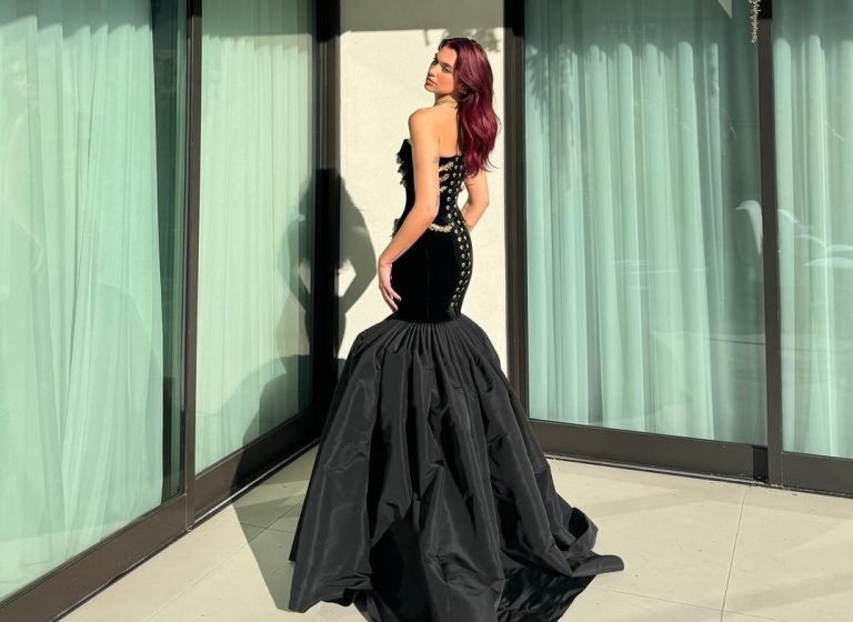 Χρυσές Σφαίρες: Η «μάχη» της Ντούα Λίπα με το «αλύγιστο» φόρεμα 