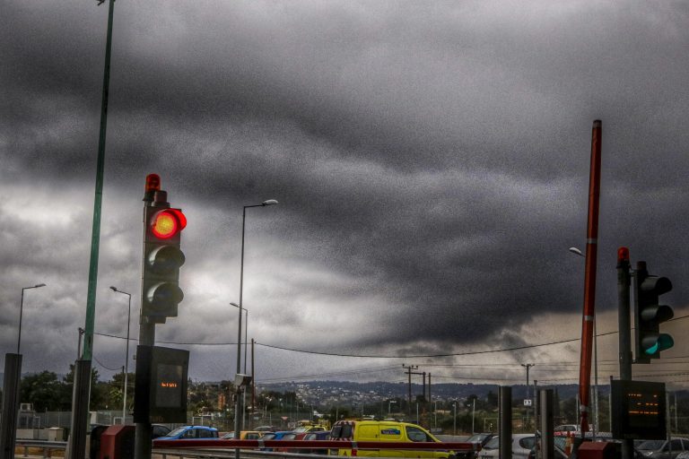 Καιρός: Αλλάζει την Τρίτη, με βροχές και ομίχλες σε αρκετές περιοχές της χώρας