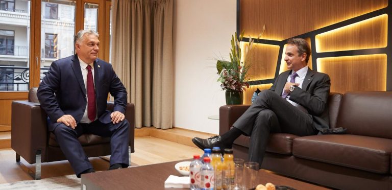 Μητσοτάκης όπως Όρμπαν; Γιατί παραλληλίζουν την Ελλάδα με την Ουγγαρία στη ΕΕ