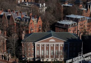 ΗΠΑ: Γιατί ψάχνουν πρυτάνεις εναγωνίως τα πρωτοκλασάτα Πανεπιστήμια