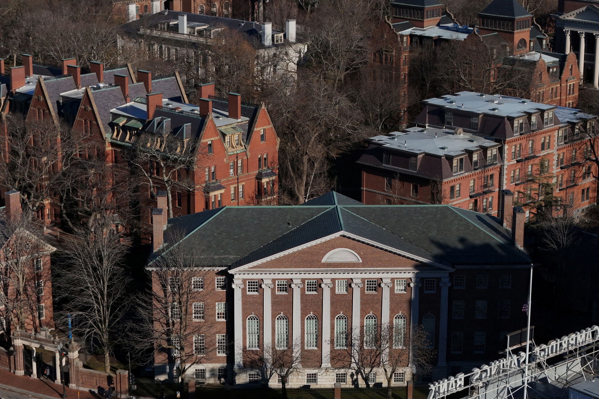ΗΠΑ: Γιατί ψάχνουν πρυτάνεις εναγωνίως τα πρωτοκλασάτα Πανεπιστήμια
