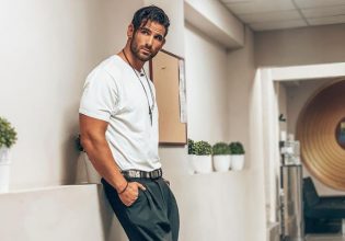 Ετεοκλής Παύλου: «Έκλαψα και μόνο που με άγγιξε η μάνα μου»